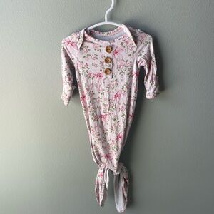 Caden Lane Bows in Bloom Newborn Baby Knot Bamboo Gown with Mittens